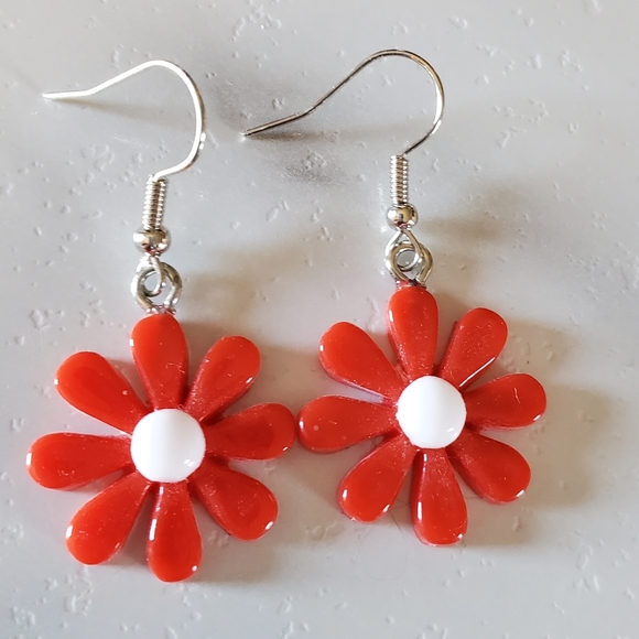 Red Daisy Flower Earrings - Picture 2 of 6
